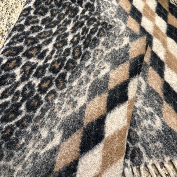 Shall Wrap - Picture 5 of 6